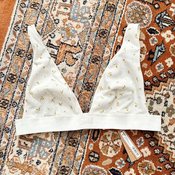 SKIMS Cream and Gold Floral Bra - Picture 8 of 12